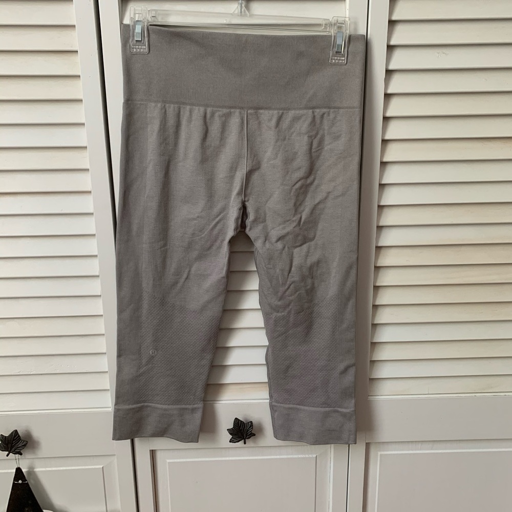 LULU LEMON crops
